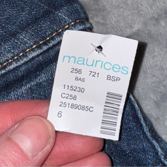 New with Tag Maurices High Rise 3.5” Denim Jean Shorts Size 6 - Picture 7 of 11